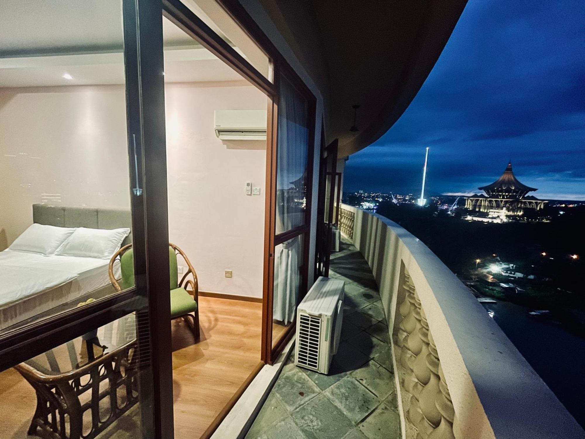 Kuching City Center Riverbank Suites With Marvelous River View Exterior photo