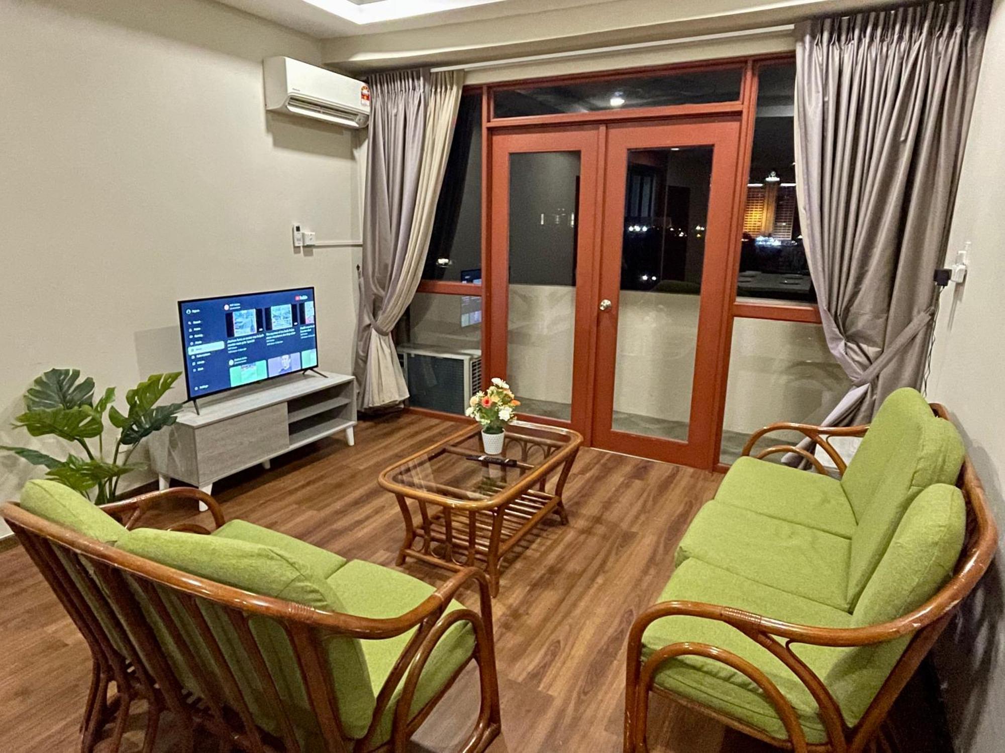 Kuching City Center Riverbank Suites With Marvelous River View Exterior photo