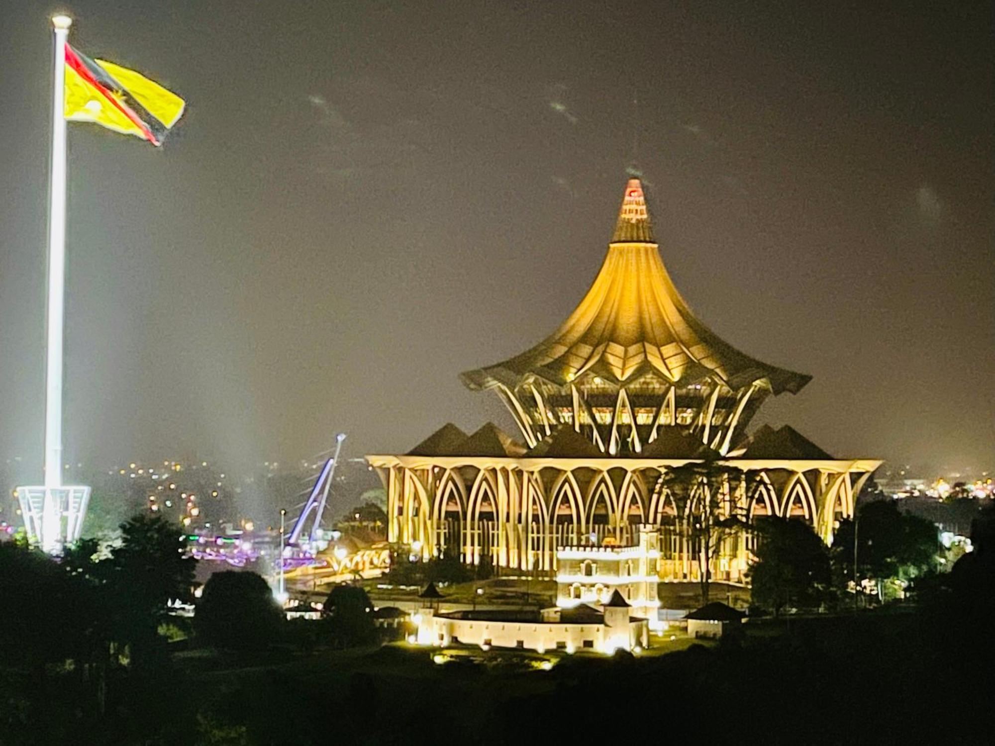 Kuching City Center Riverbank Suites With Marvelous River View Exterior photo