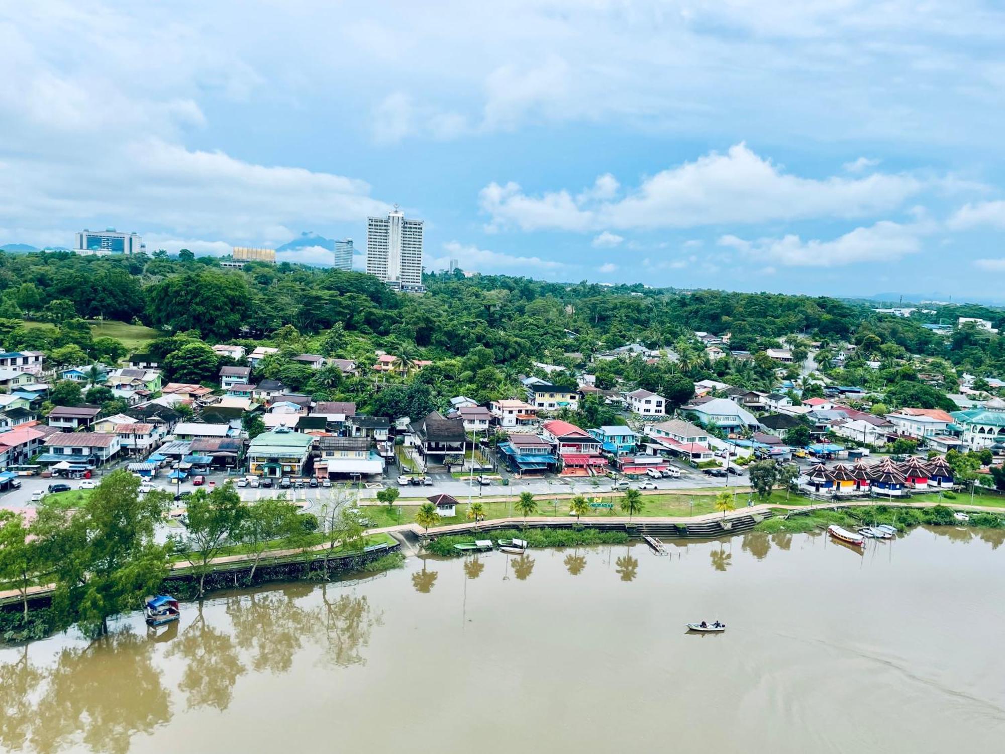Kuching City Center Riverbank Suites With Marvelous River View Exterior photo