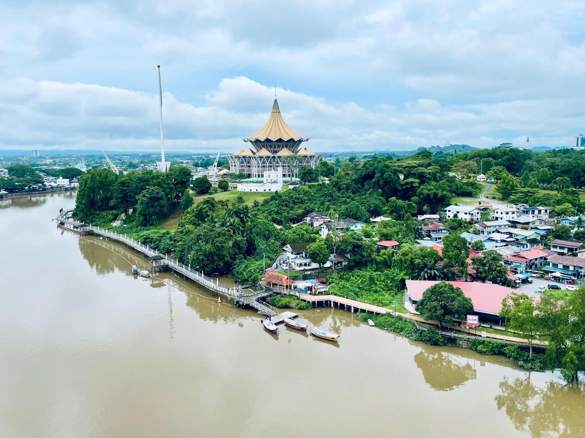 Kuching City Center Riverbank Suites With Marvelous River View Exterior photo