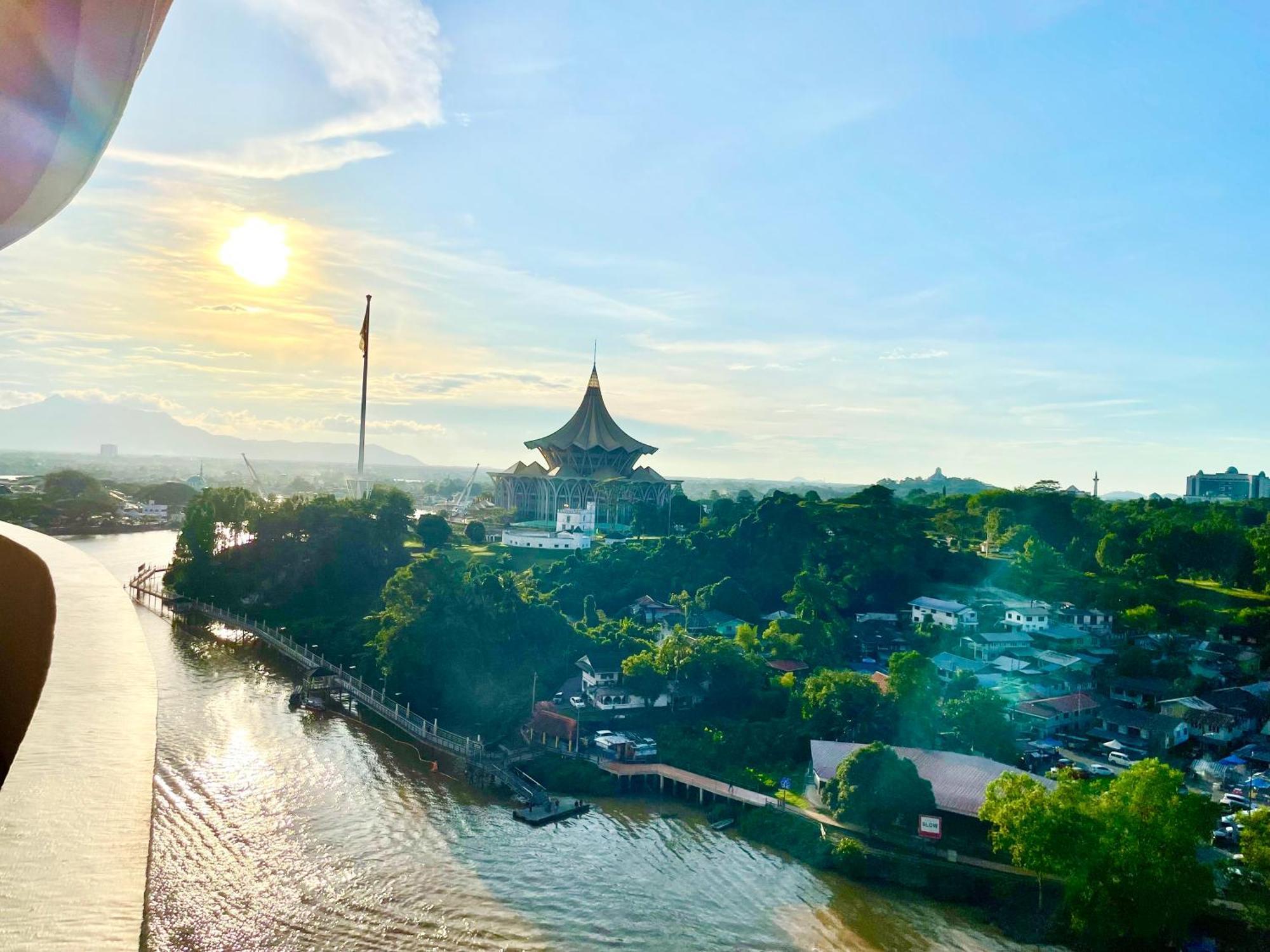 Kuching City Center Riverbank Suites With Marvelous River View Exterior photo